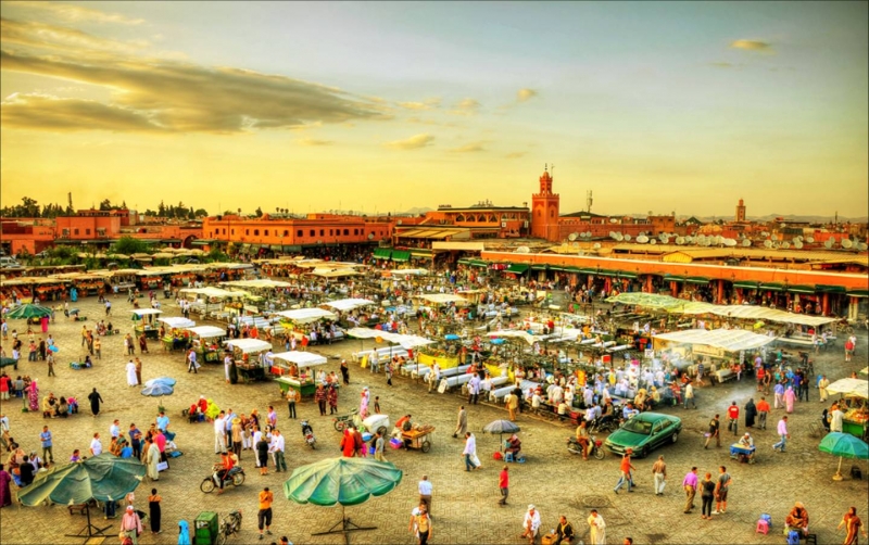 la famosa plaza Jemaa El Fna la famosa plaza Jemaa El Fna